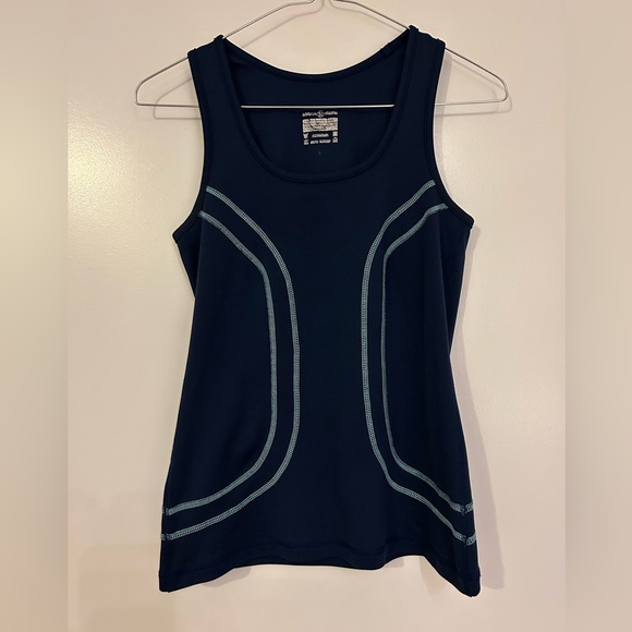 Lululemon tank w/ pretty detail on the back. - Picture 2 of 2